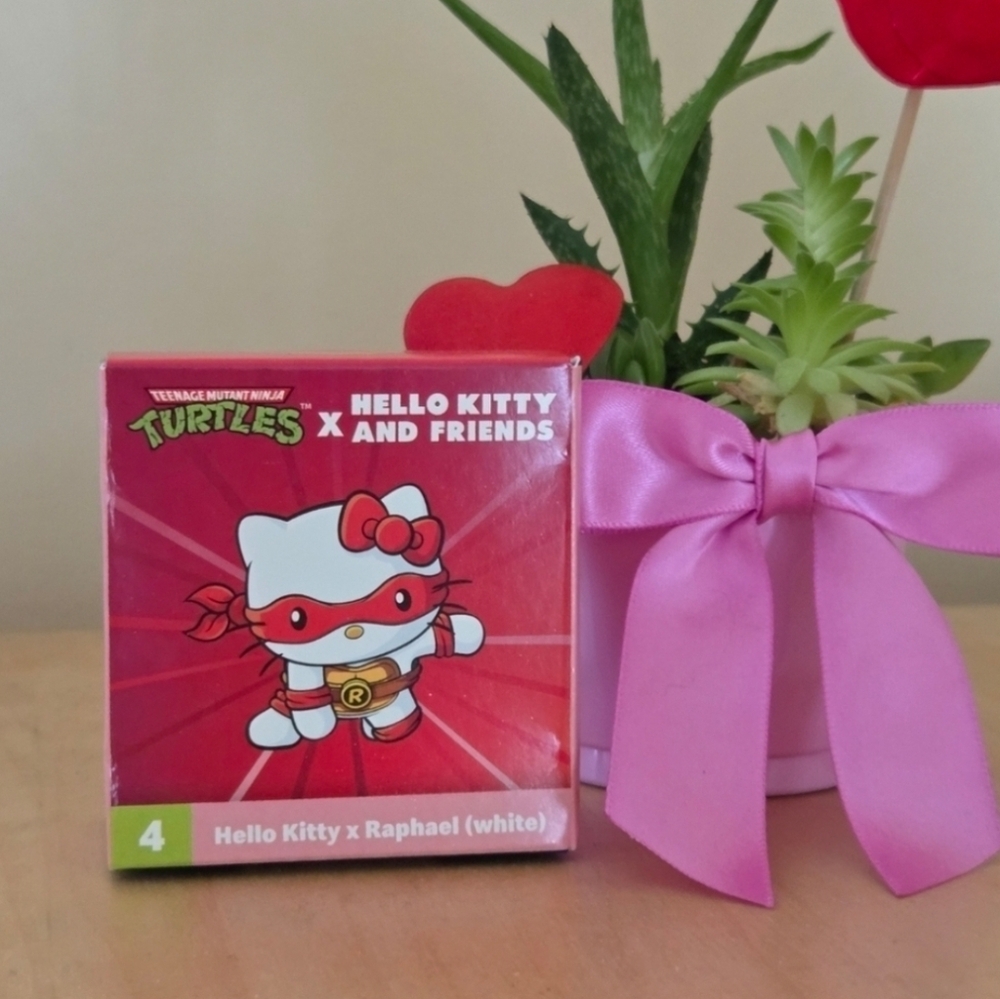 Hello Kitty x Raphael (White) Teenage Mutant Ninja Turtles Figurine Sanrio